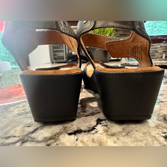 Cobb Hill Sandals - Picture 3 of 6